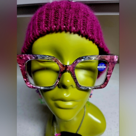 Readers +2.00 - Picture 2 of 3